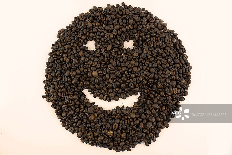 用咖啡豆制作的笑脸图片素材