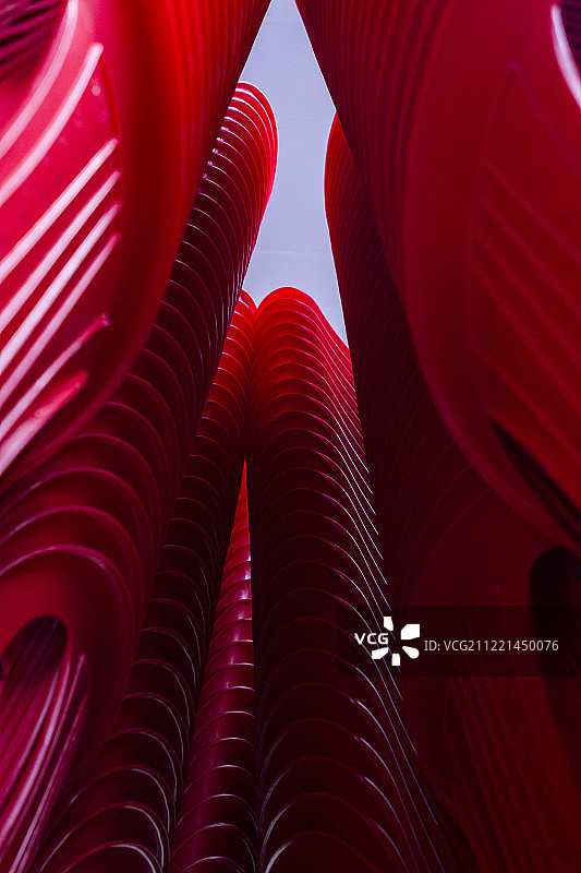 走向高峰图片素材