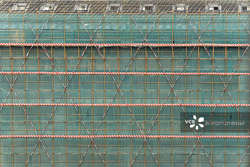 覆盖着脚手架的在建建筑物图片素材