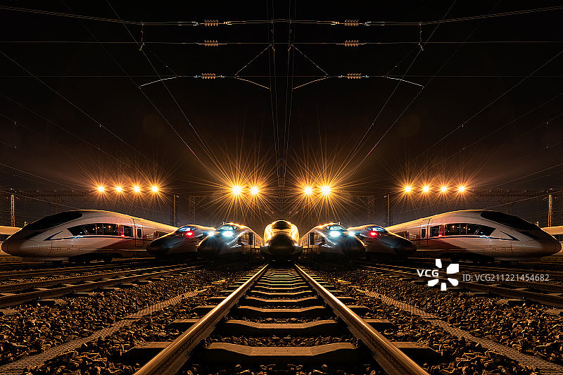 高铁停车场夜景风光图片素材