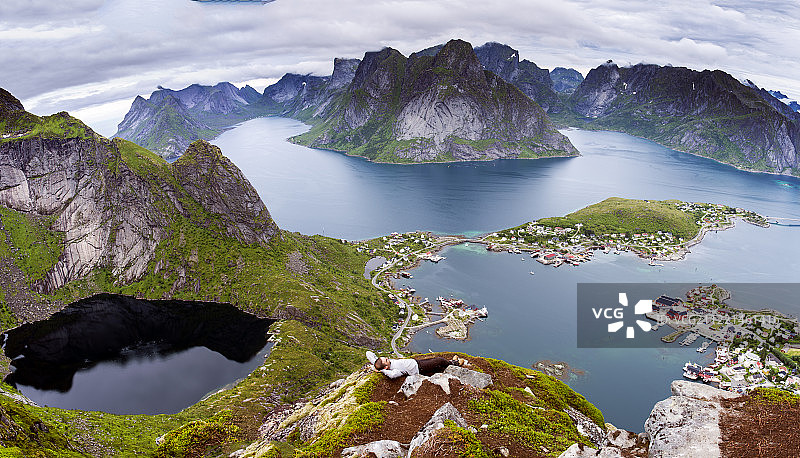 雷讷布林根山图片素材