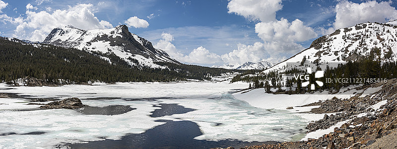 冬季将逝图片素材