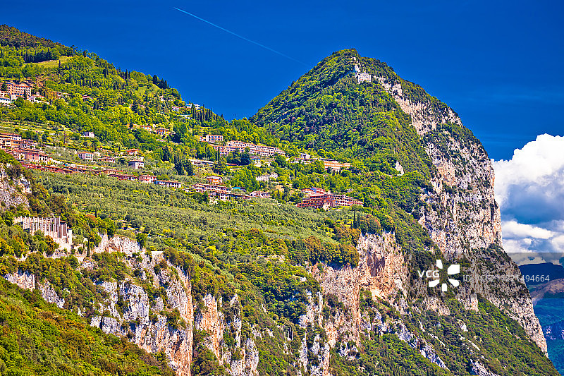 加尔达湖悬崖村庄：加尔多拉和奥尔德西奥图片素材