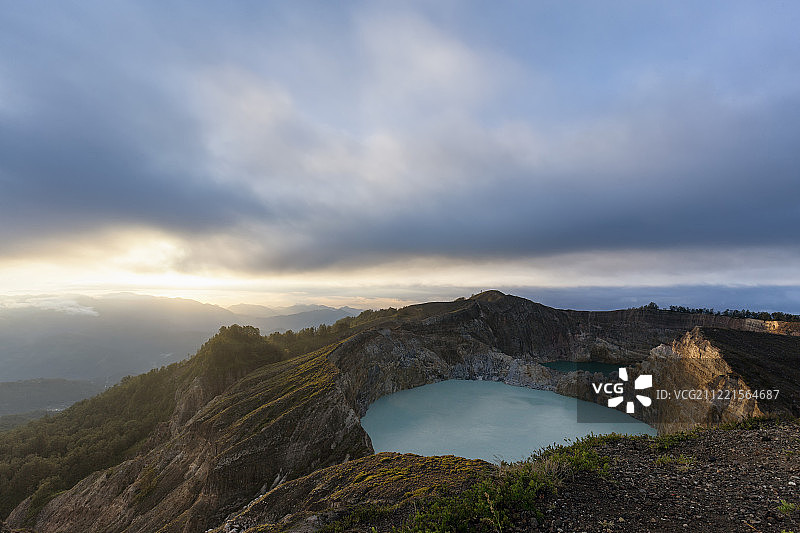 库泰努阿穆里湖的灯光图片素材