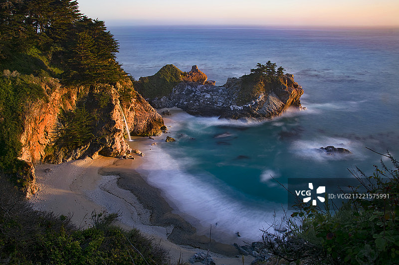 麦克维瀑布图片素材