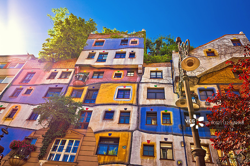 维也纳百水公寓的彩色建筑景观图片素材