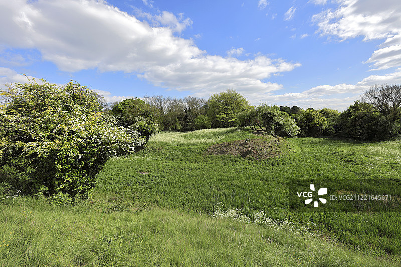 眺望伯韦尔城堡遗址的夏日景色，伯韦尔村图片素材