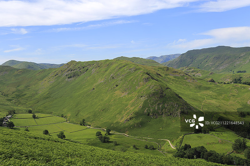 马丁代尔弗斯代尔山谷的夏季景色，湖区图片素材