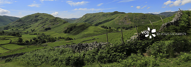 马丁代尔山谷、乌尔斯沃特湖区夏季景色图片素材