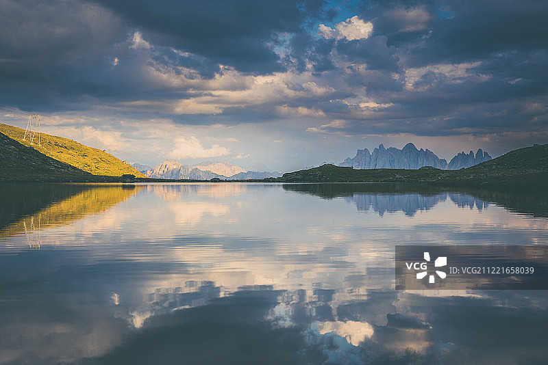 静谧的倒影图片素材