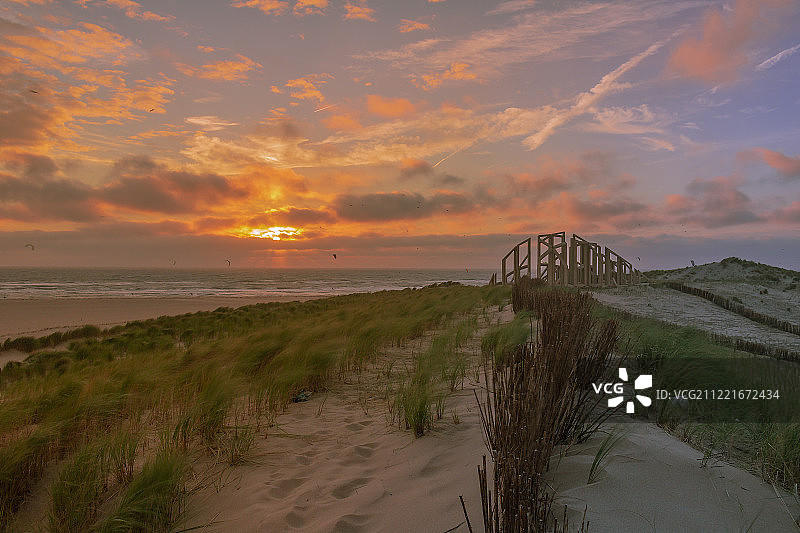 荷兰鹿特丹马斯弗拉克特日落海滩图片素材