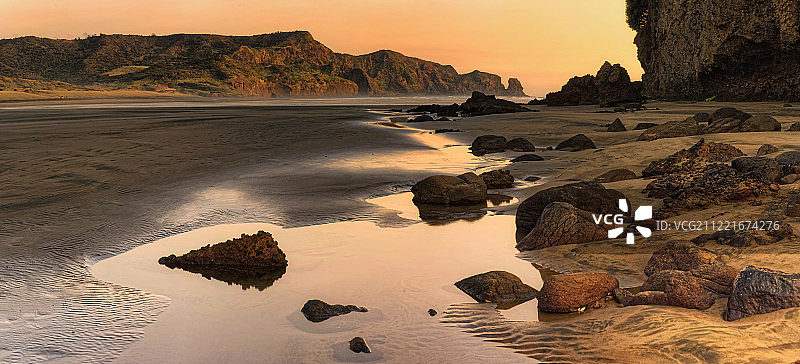 崎岖的海岸图片素材