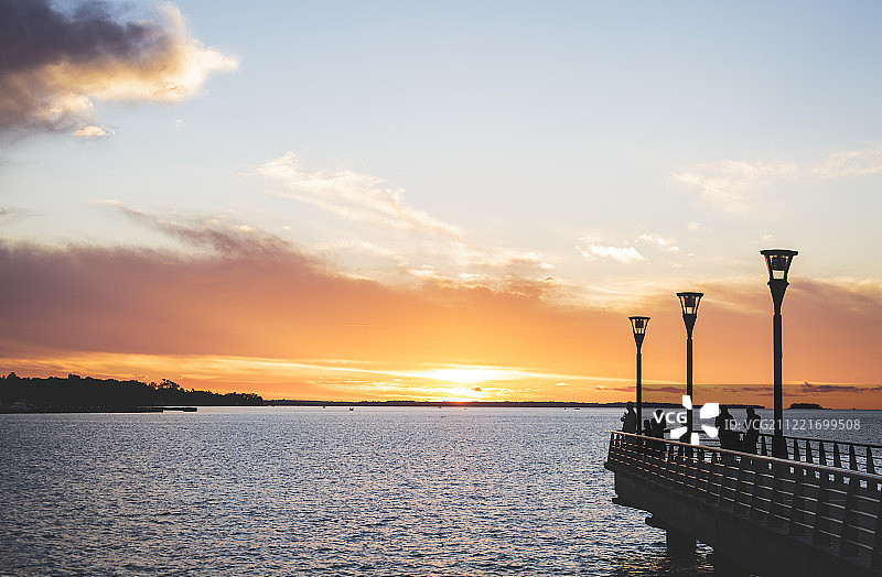 夜幕降临前的最后一刻图片素材