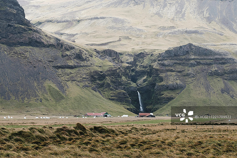 冰岛连绵起伏的丘陵图片素材