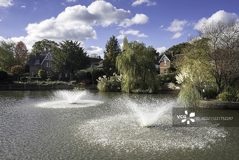 西萨塞克斯郡林德菲尔德的池塘景色图片素材