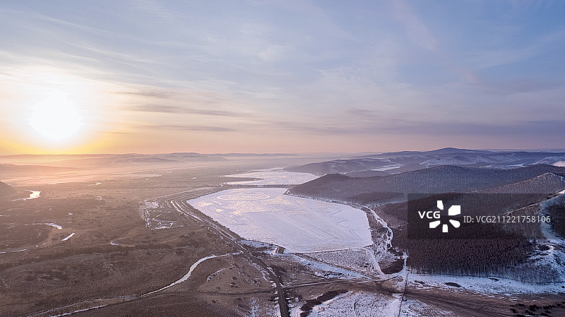 航拍视角的冰雪赛道图片素材