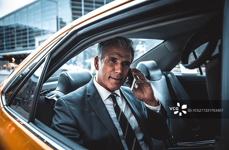 在纽约市的成功商人肖像图片素材