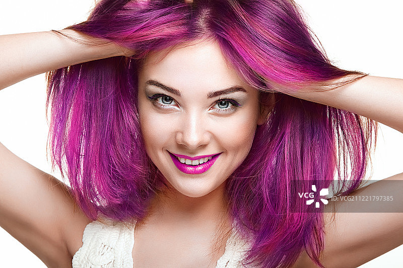 染彩色头发的时尚美女模特图片素材