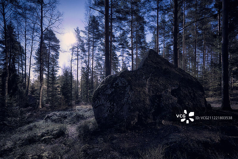 月光下的岩石图片素材
