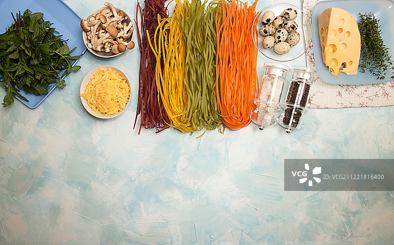 晚餐食材：意大利宽面图片素材