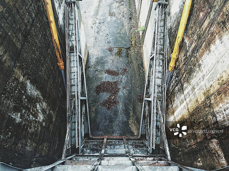 向下看图片素材