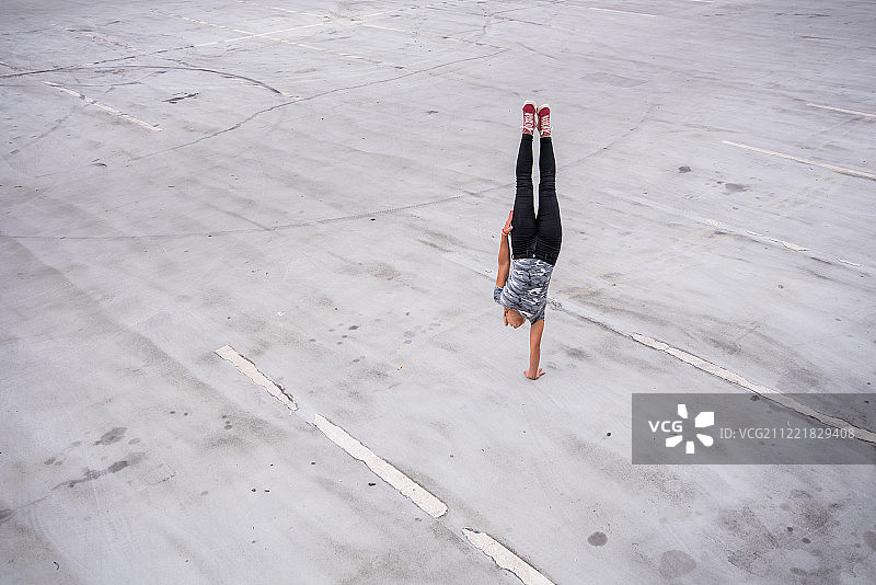 上下颠倒的图片素材