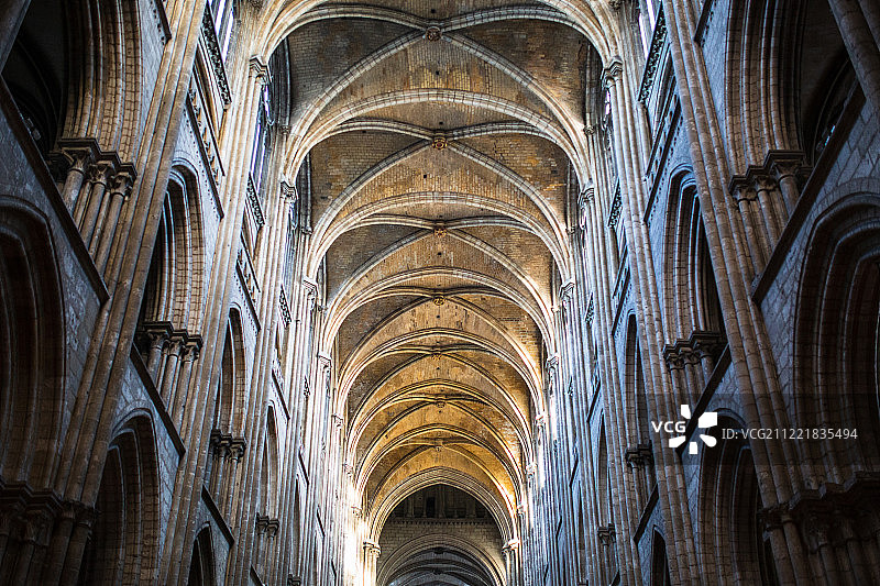阳光下的鲁昂主教座堂内部景观图片素材