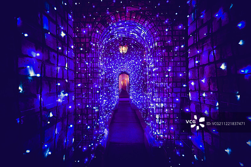 圣诞节的隧道之光图片素材