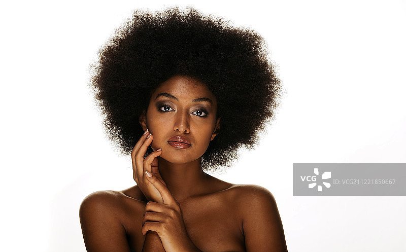 美丽的非洲式发型的女人图片素材