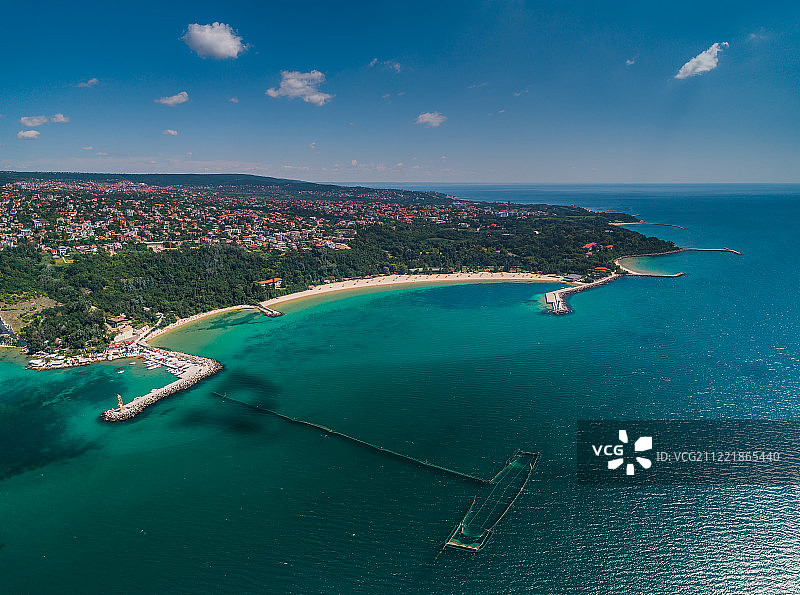 保加利亚瓦尔纳埃夫克西诺格勒黑海海岸的无人机航拍图片素材