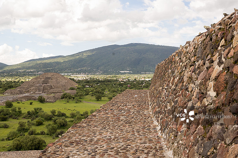 2018年的特奥蒂瓦坎金字塔图片素材