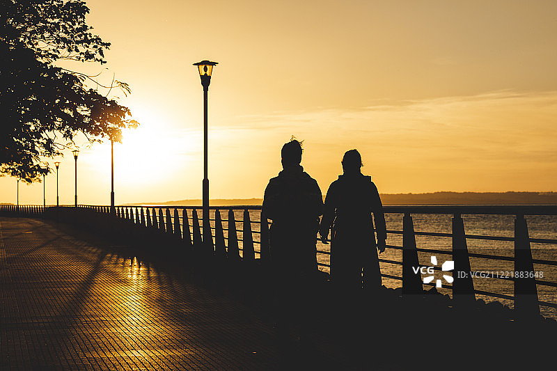 午后散步图片素材