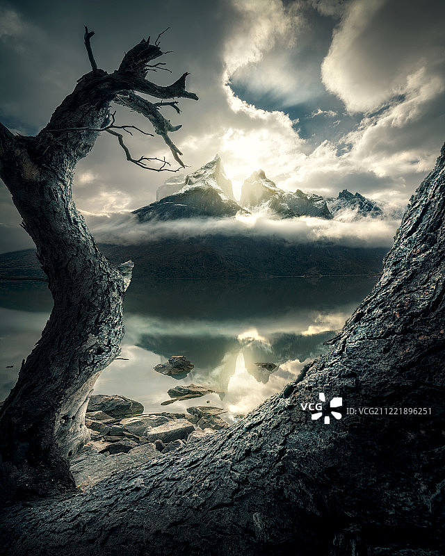 云雾之中图片素材