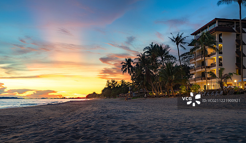 日落时的罗勇海滩图片素材