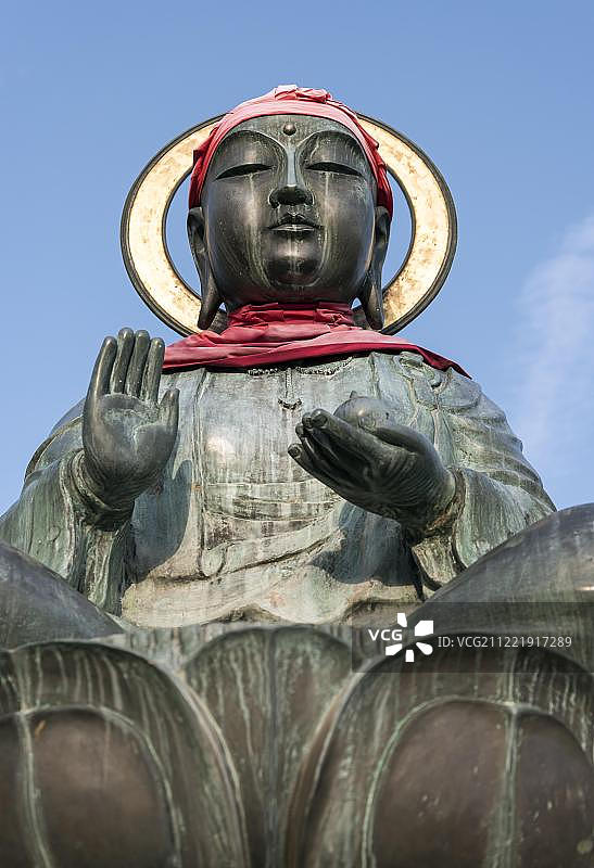 日本长野善光寺的青铜六地藏菩萨雕像图片素材