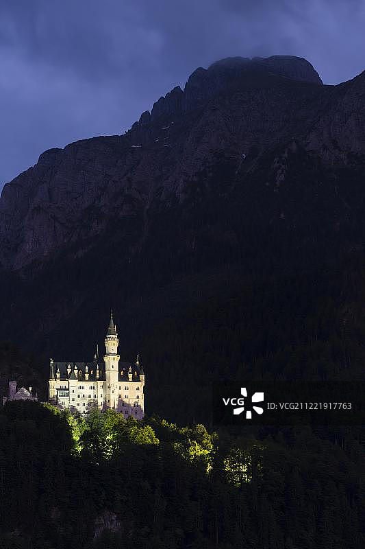 德国巴伐利亚新天鹅堡夜景图片素材