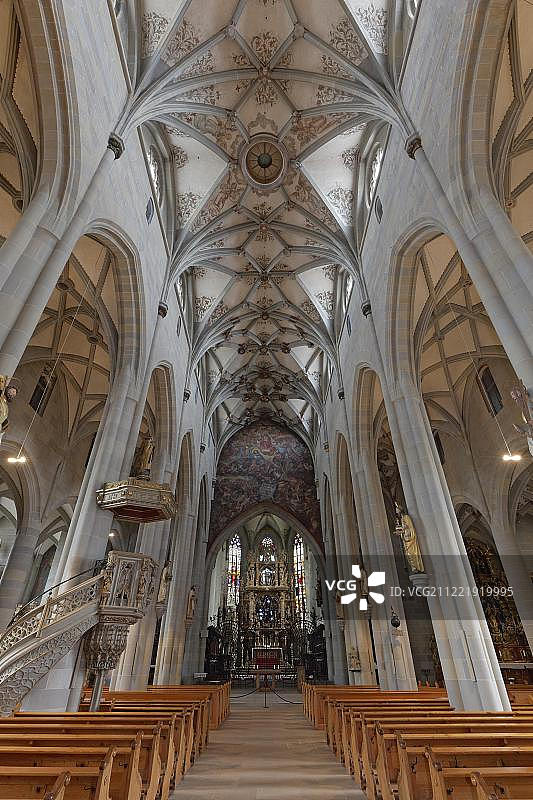 德国于伯林根圣尼古拉斯教堂的哥特式中殿图片素材