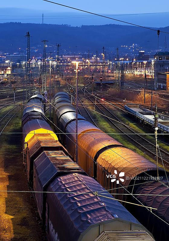 德国北莱茵-威斯特法伦州哈根鲁尔区的货运列车车库图片素材