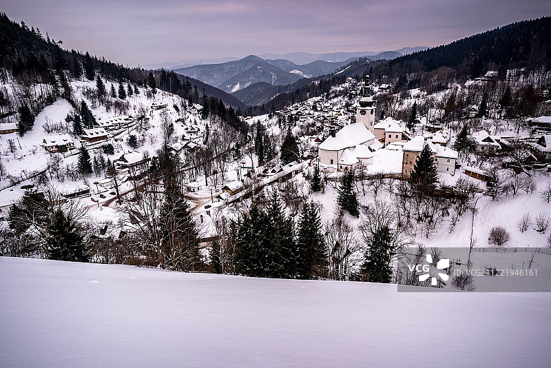 冬季的斯帕尼亚多利纳图片素材