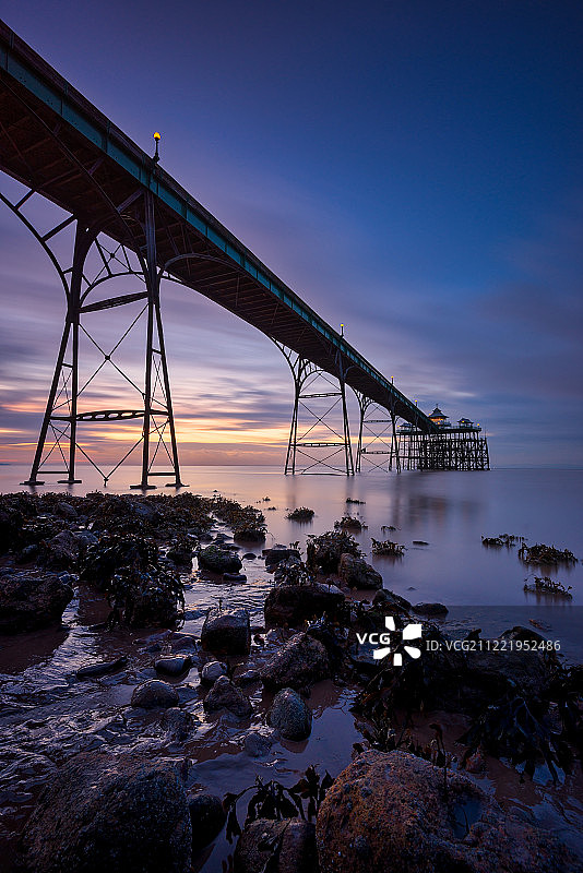 码头阴暗面图片素材