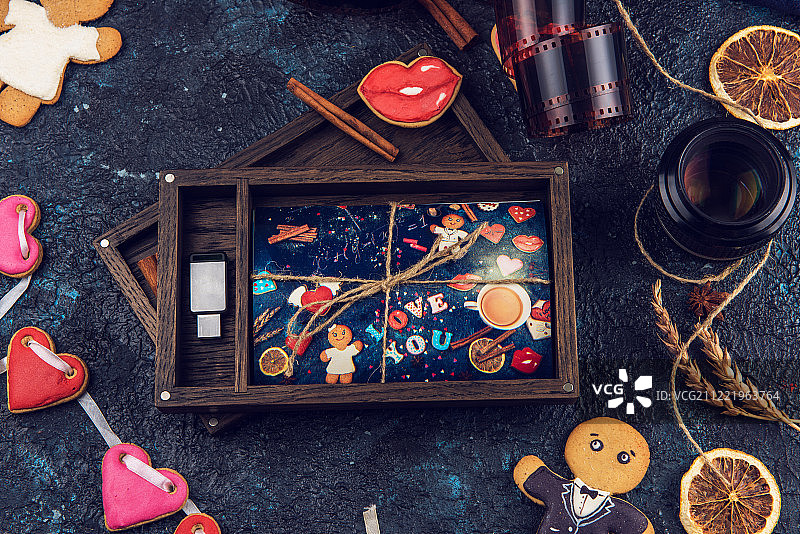 情人节或婚礼日木制照片盒图片素材