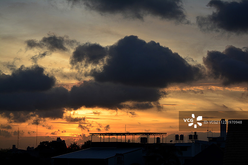 下雨的云朵图片素材