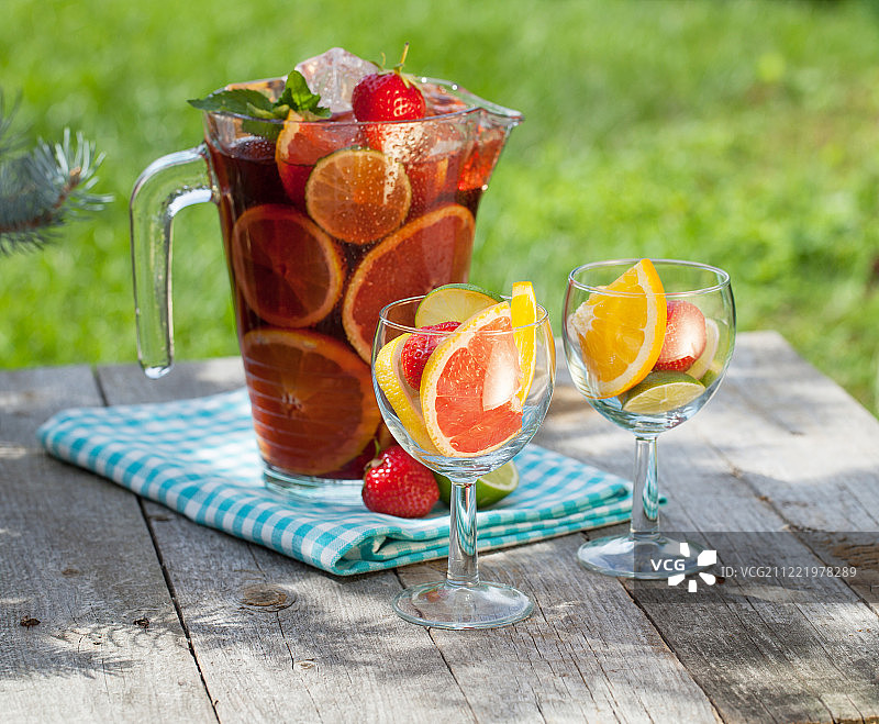 清爽水果桑格利亚汽酒图片素材