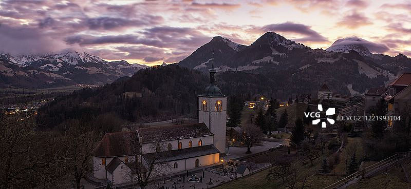 暮光山间教堂图片素材