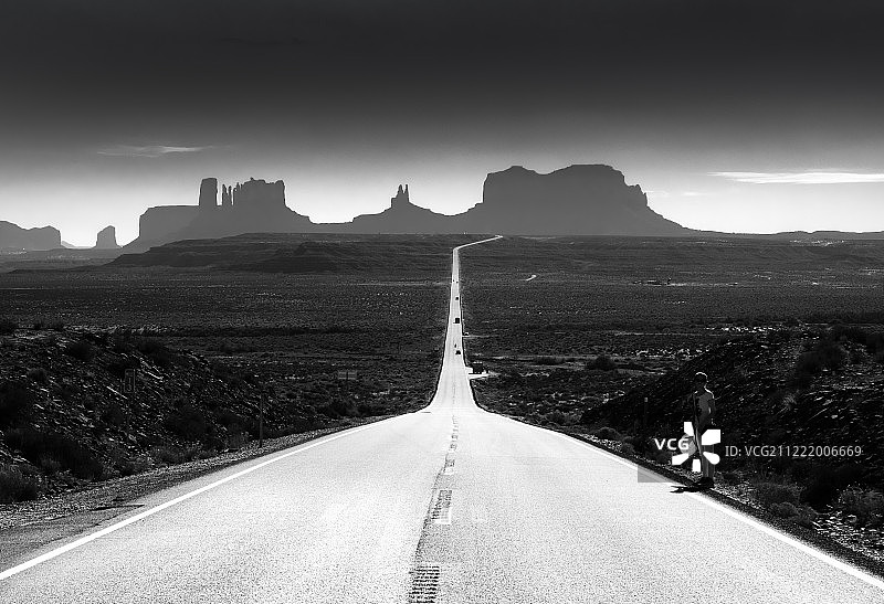 美国161号公路横穿纪念碑谷图片素材