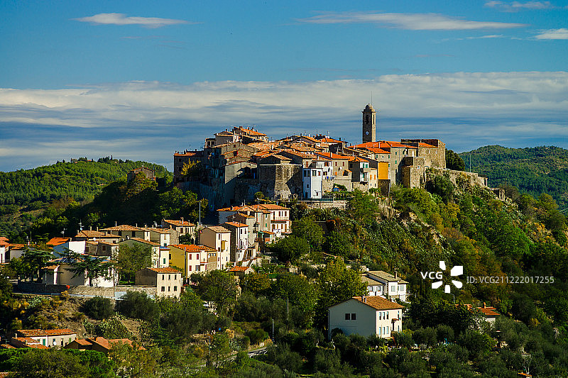 托斯卡纳山顶中世纪意大利古城图片素材