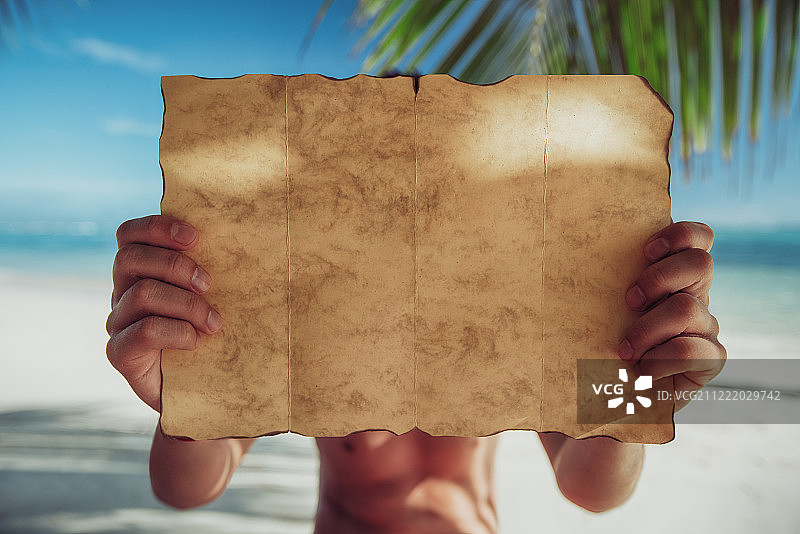 复古地图和热带岛屿旅行概念图片素材