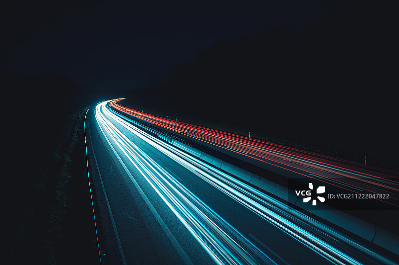 夜晚的数据高速公路图片素材