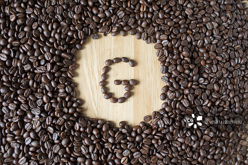咖啡豆拼成字母图片素材