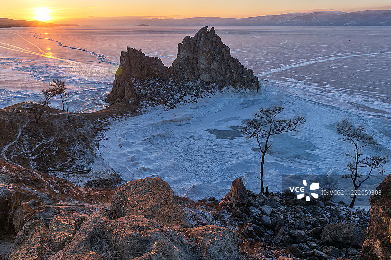 萨满岩日落图片素材